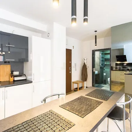 Szlak 50 With Private Garage P4you Pl * Cracovie